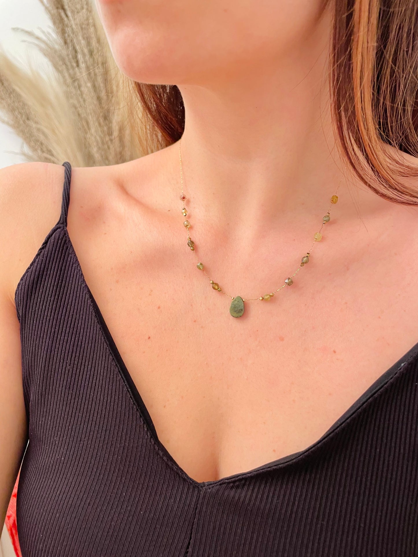 Collier en pierre Opale et Grenat vert